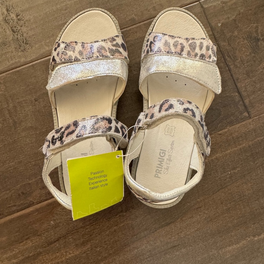 NWT Primigi Girls Sandals in Silver and Leopard Print.